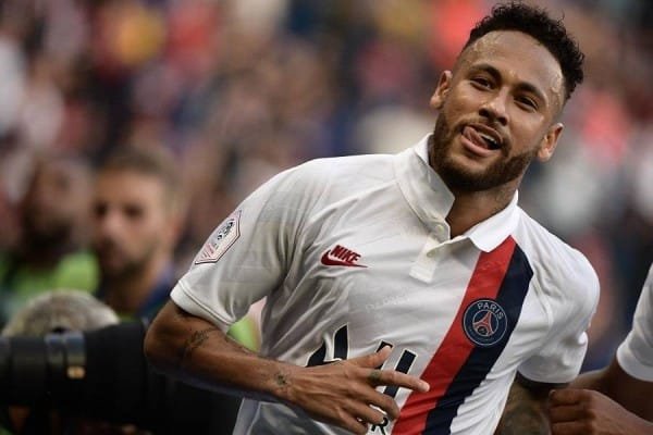 نيمار دا سيلفا يتعرض للسباب من قبل الجماهير في شوارع باريس دوري أبطال أوروبا